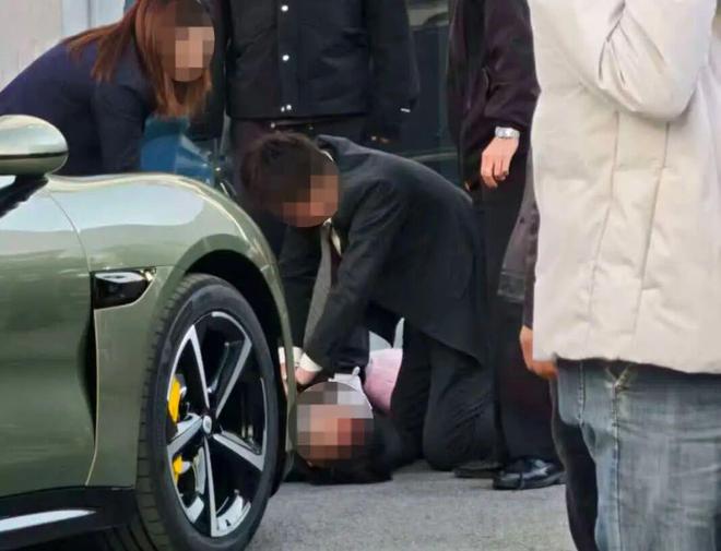 用「四曲面」无边框设计蚂蚁阿福跻身国内AI APP前五pg电子中国麦当劳回应涨价曝 iPhone 20 将采(图23)